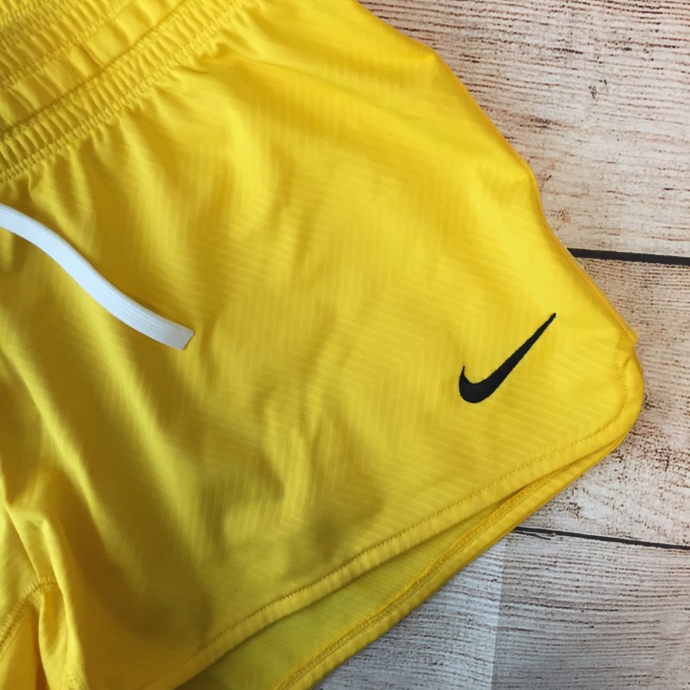 🔥SOLD🔥NIKE • Livestrong Yellow Running Short - Picture 2 of 5